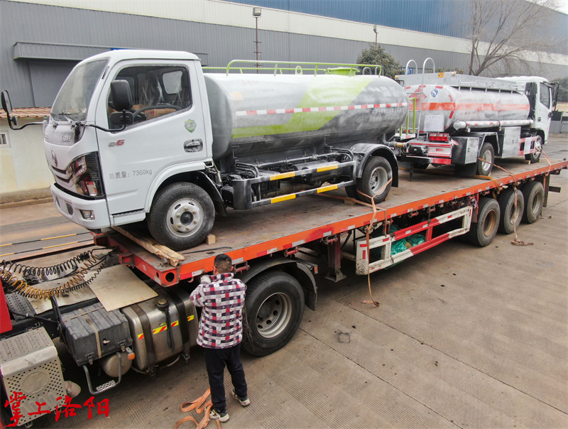 “东方红”特专车批量发往伊拉克