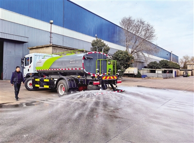 “东方红”专用车“南送北发”“扬帆出海”