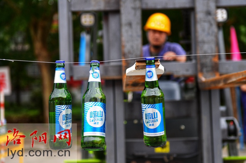 企业搭“擂台” 工人来“比武”【组图】