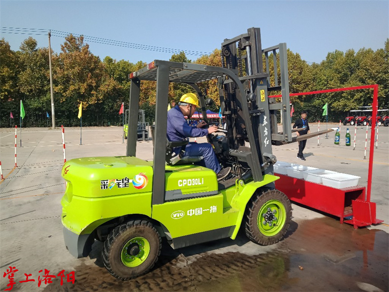 零排放低噪音智能化,“洛阳造”新能源叉车让技能高手显身手!